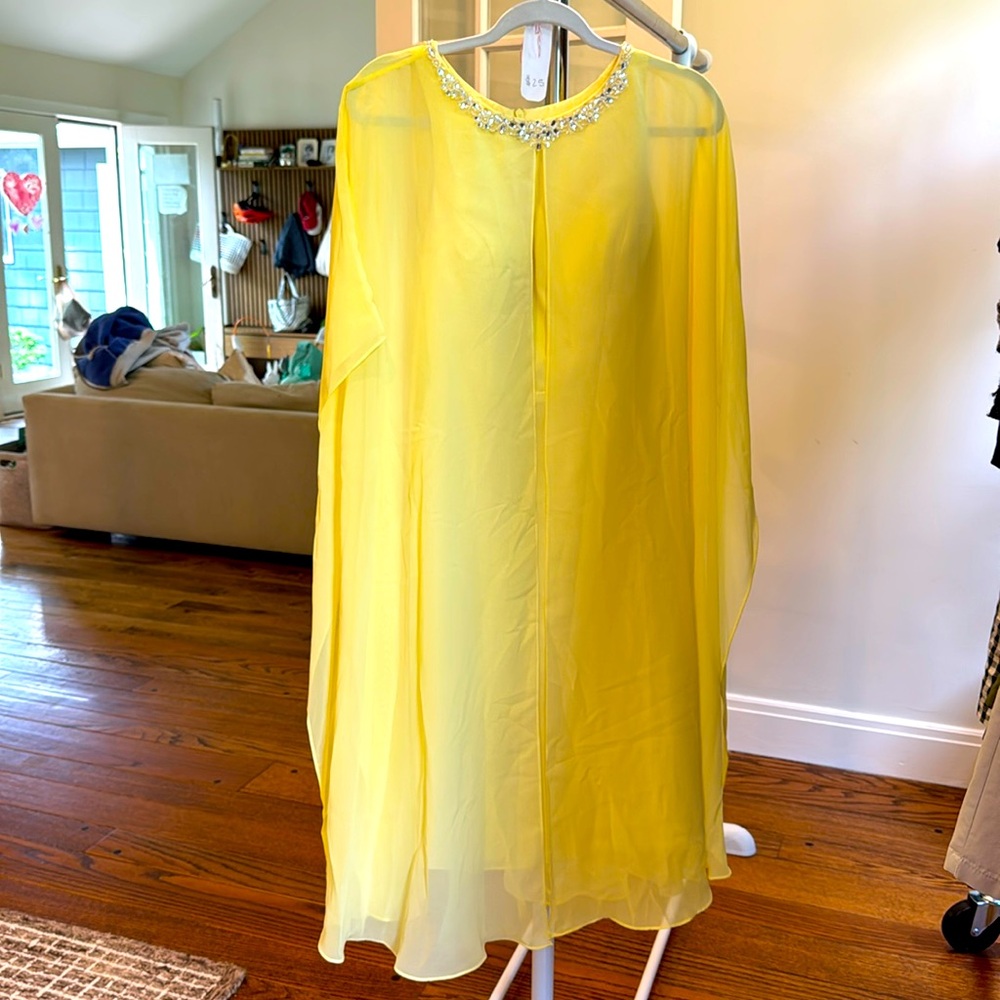 A-line Scoop Knee-length Chiffon Mother of the Bride Dress With Beading Sequins